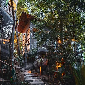 Hostel Warehouse Ko Tao